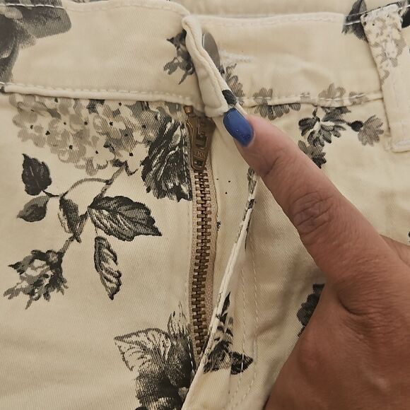 Floral Print Women's Jeans - Picture 5 of 16